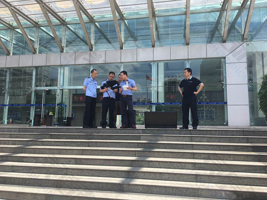 現(xiàn)場講解「無人機攔截系統(tǒng)」工作原理、操控方法